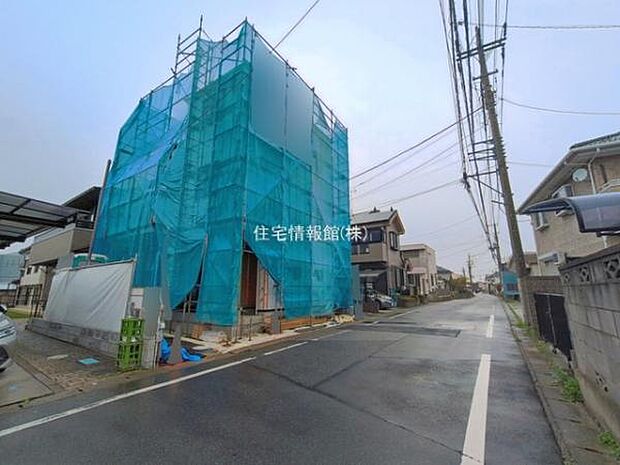 前面道路を含めた現地写真です。