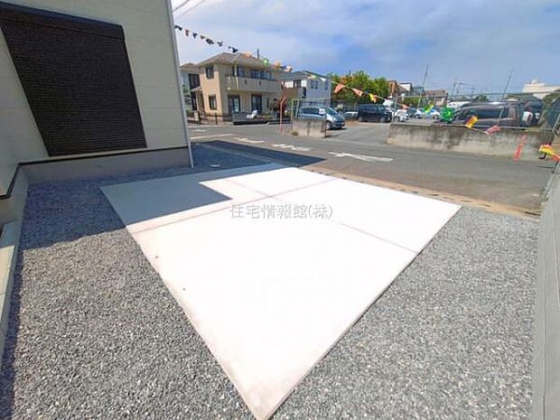 前面道路を含めた現地写真です。