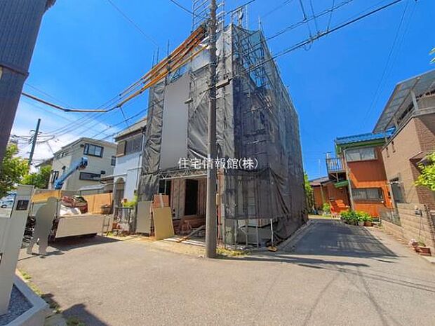 前面道路を含めた現地写真です。