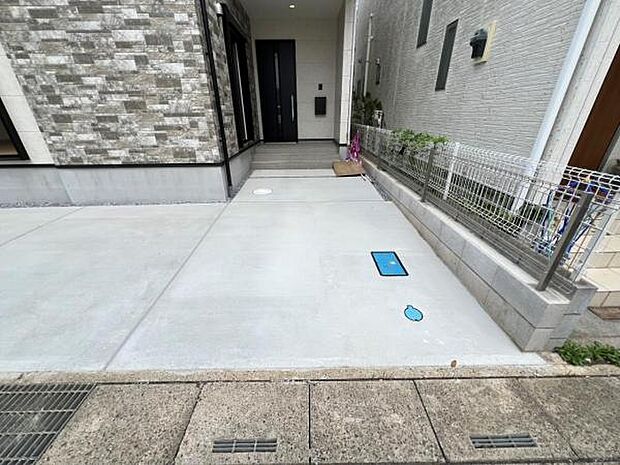 駐車場ももちろん完備しておりますのでお車所有の方にも心強いです。