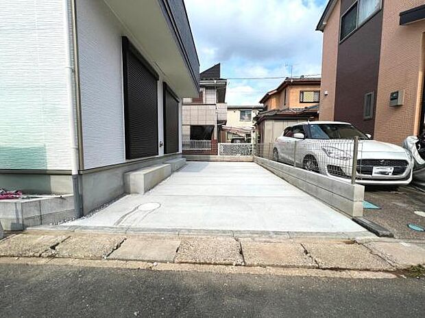 駐車場ももちろん完備しておりますのでお車所有の方にも心強いです。