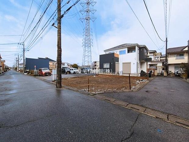 前面道路を含めた現地写真です。