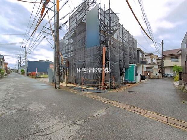 前面道路を含めた現地写真です。