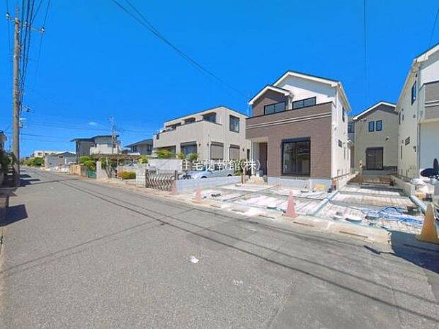 前面道路を含めた現地写真です。