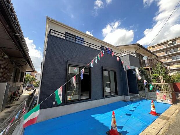 現地写真です。建物完成済・ご家族揃って建物と街並みをご覧いただけます。