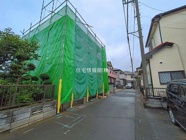 前面道路を含めた現地写真です。