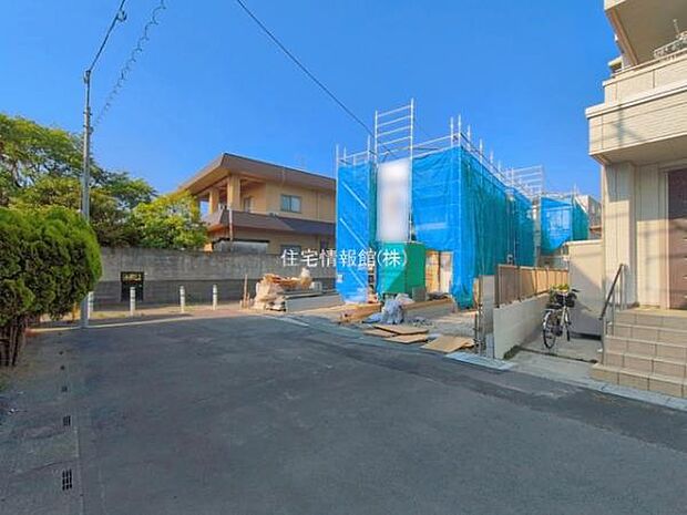 前面道路を含めた現地写真です。