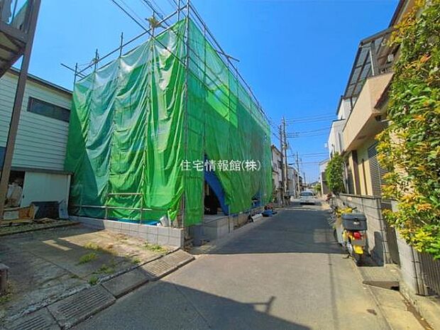前面道路を含めた現地写真です。