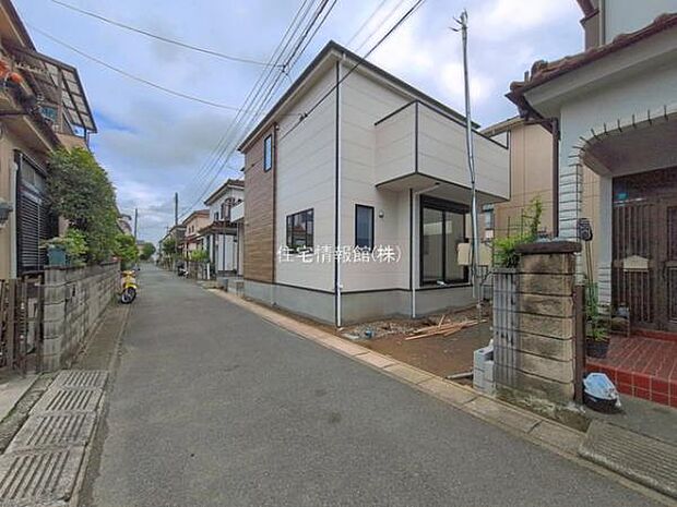 前面道路を含めた現地写真です。