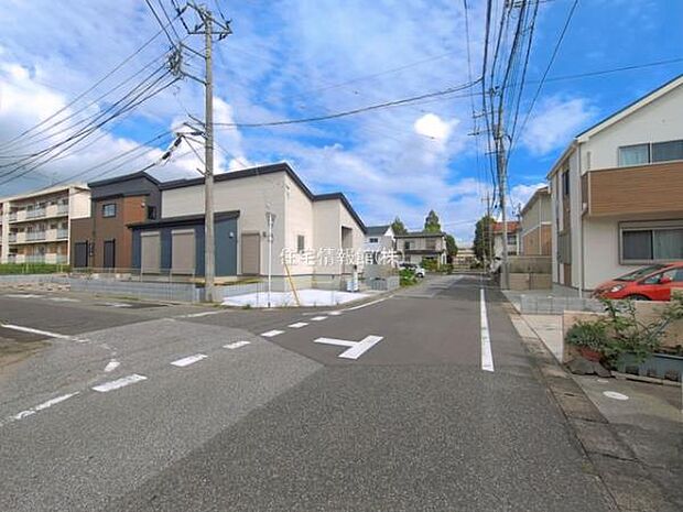 前面道路を含めた現地写真です。
