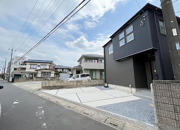 前面道路を含めた現地写真です。