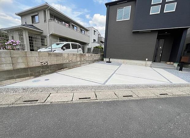 駐車場ももちろん完備しておりますのでお車所有の方にも心強いです。
