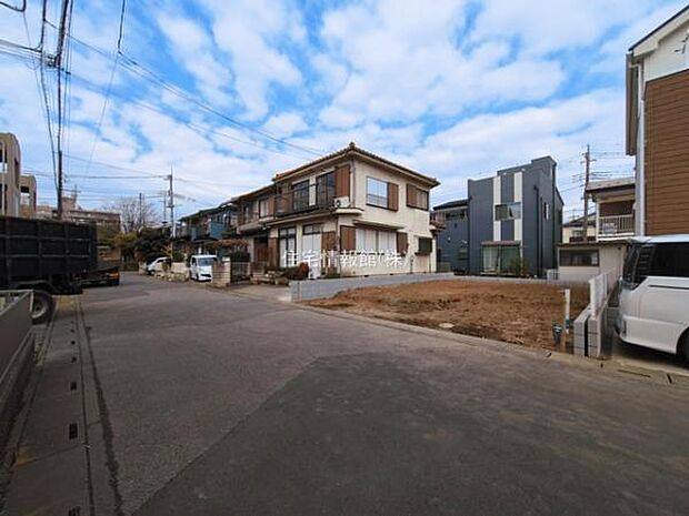 前面道路を含めた現地写真です。