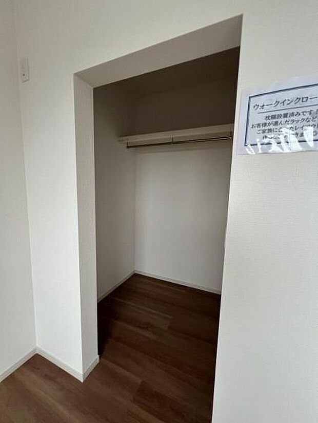 ウォークインクローゼット付きで収納も豊富。お部屋のスペースを有効的に使えそうですね。