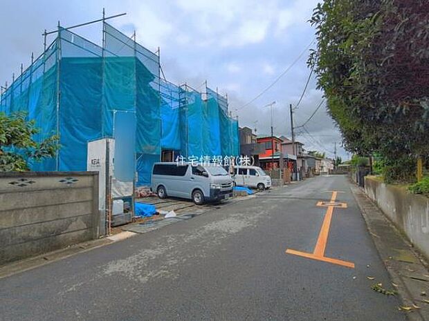 前面道路を含めた現地写真です。