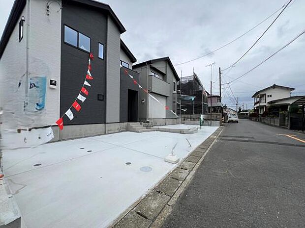 駐車場ももちろん完備しておりますのでお車所有の方にも心強いです。