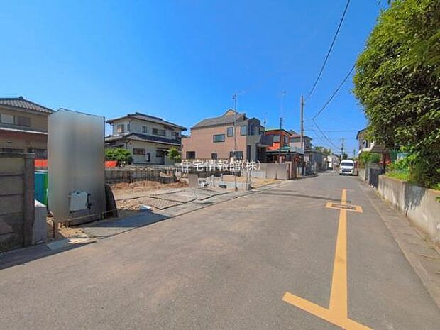 前面道路を含めた現地写真です。