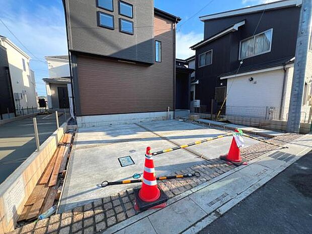 駐車場ももちろん完備しておりますのでお車所有の方にも心強いです。