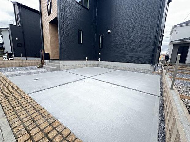 駐車場ももちろん完備しておりますのでお車所有の方にも心強いです。