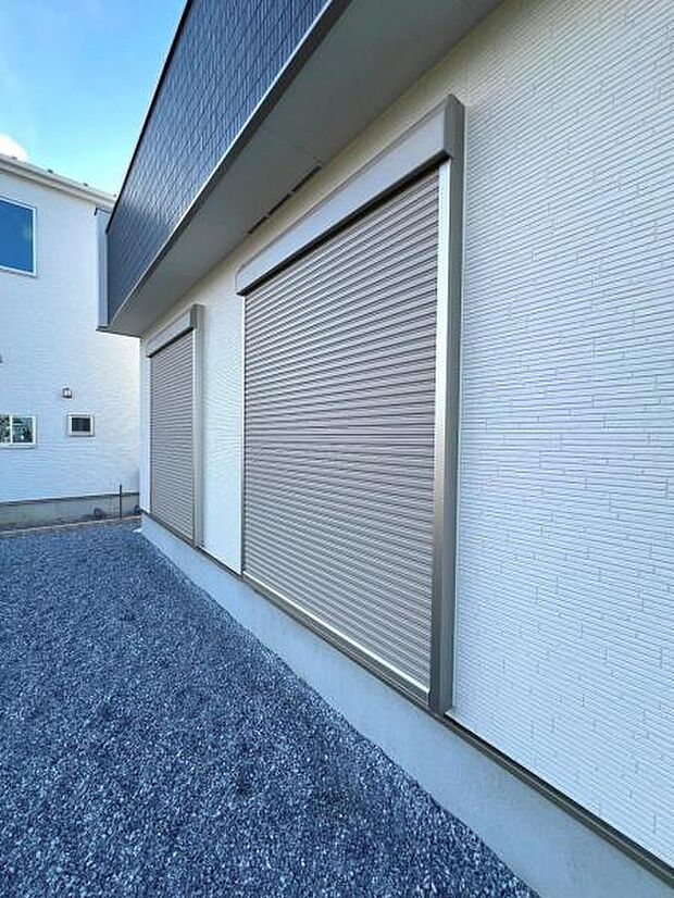 防犯シャッター設備のご紹介です。