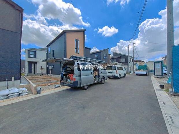 前面道路を含めた現地写真です。