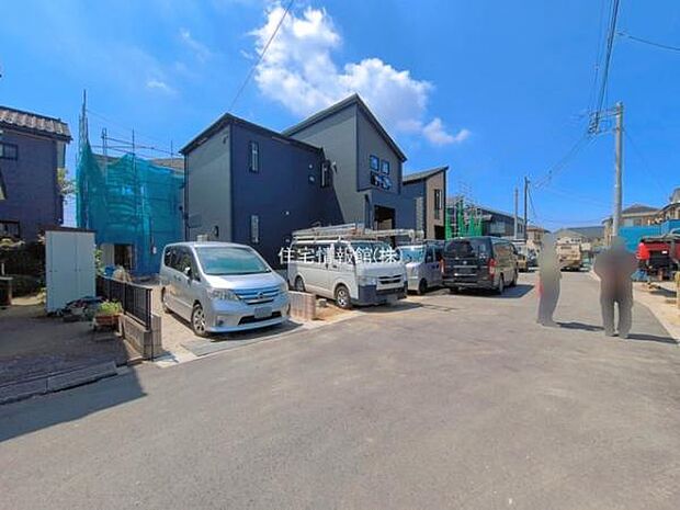 前面道路を含めた現地写真です。