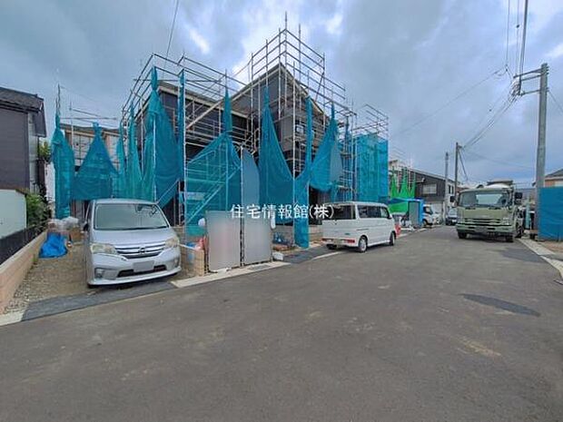 前面道路を含めた現地写真です。