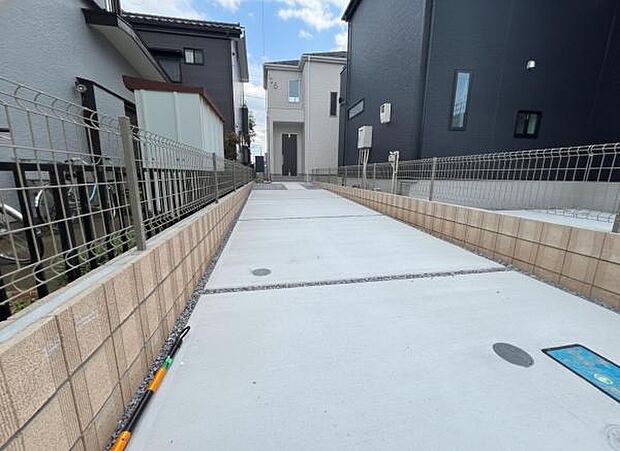 駐車場ももちろん完備しておりますのでお車所有の方にも心強いです。