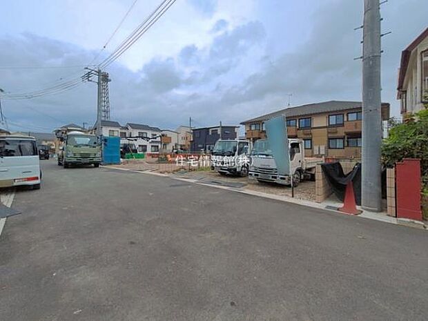 前面道路を含めた現地写真です。
