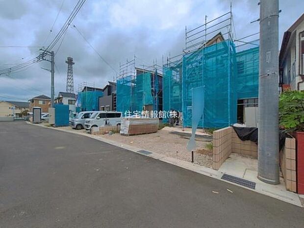 前面道路を含めた現地写真です。