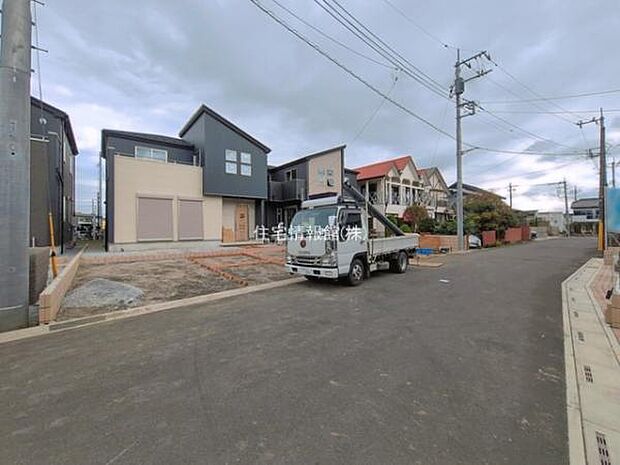前面道路を含めた現地写真です。