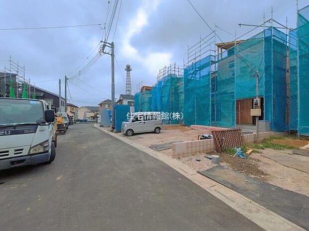 前面道路を含めた現地写真です。