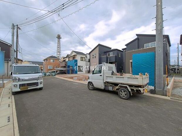 前面道路を含めた現地写真です。