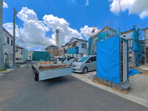 前面道路を含めた現地写真です。