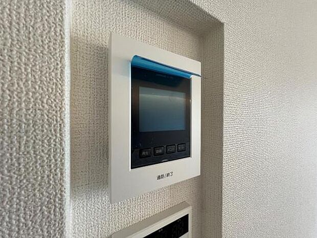 訪問者を確認できるTVモニター付きインターフォンです。