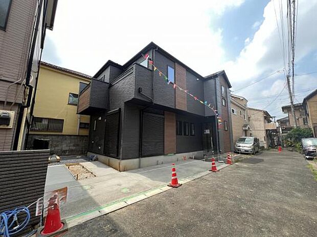 駐車場ももちろん完備しておりますのでお車所有の方にも心強いです。