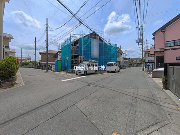 前面道路を含めた現地写真です。