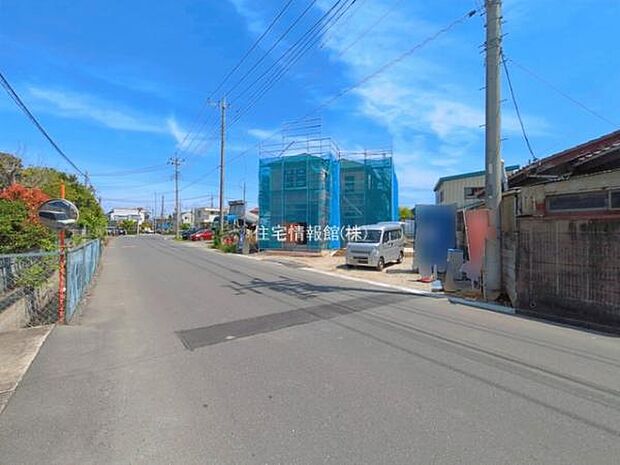 前面道路を含めた現地写真です。