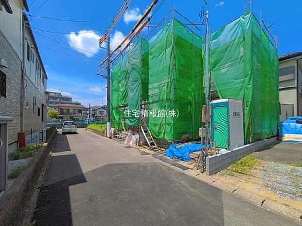 前面道路を含めた現地写真です。