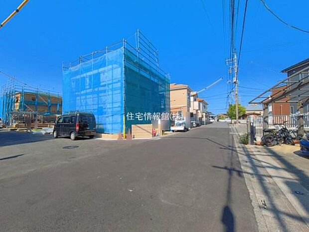前面道路を含めた現地写真です。