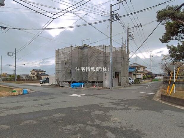 前面道路を含めた現地写真です。