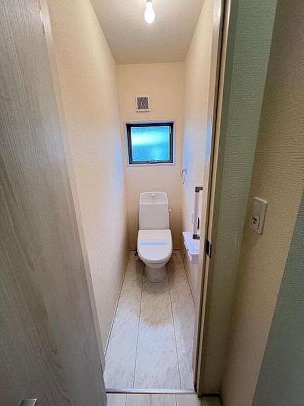 ほっと安らげるトイレ空間です。v