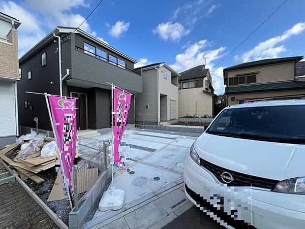 前面道路を含めた現地写真です。