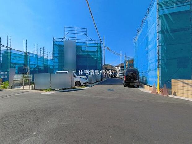 前面道路を含めた現地写真です。