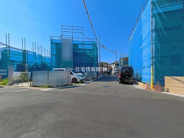 前面道路を含めた現地写真です。