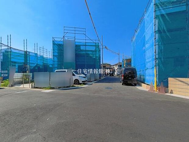 前面道路を含めた現地写真です。