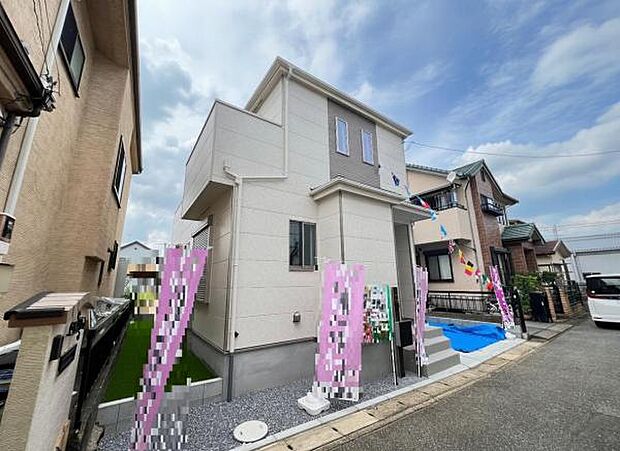 前面道路を含めた現地写真です。