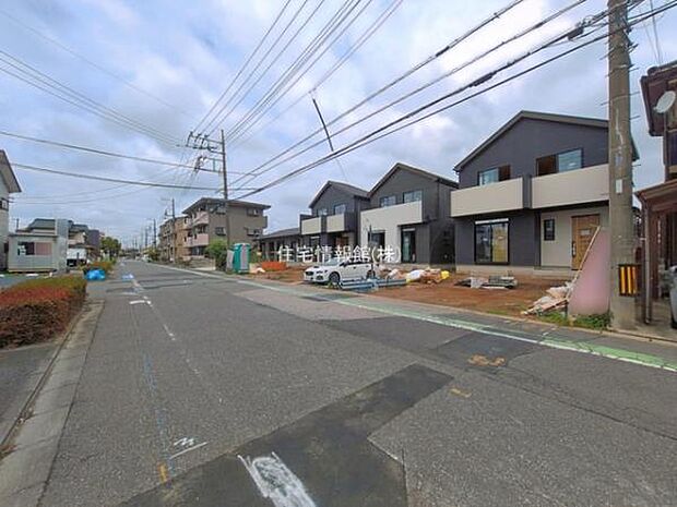 前面道路を含めた現地写真です。