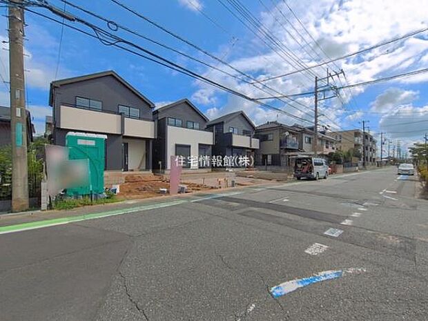 前面道路を含めた現地写真です。