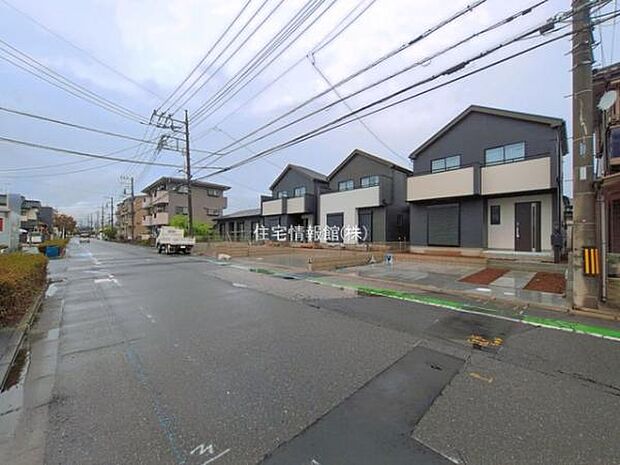 前面道路を含めた現地写真です。